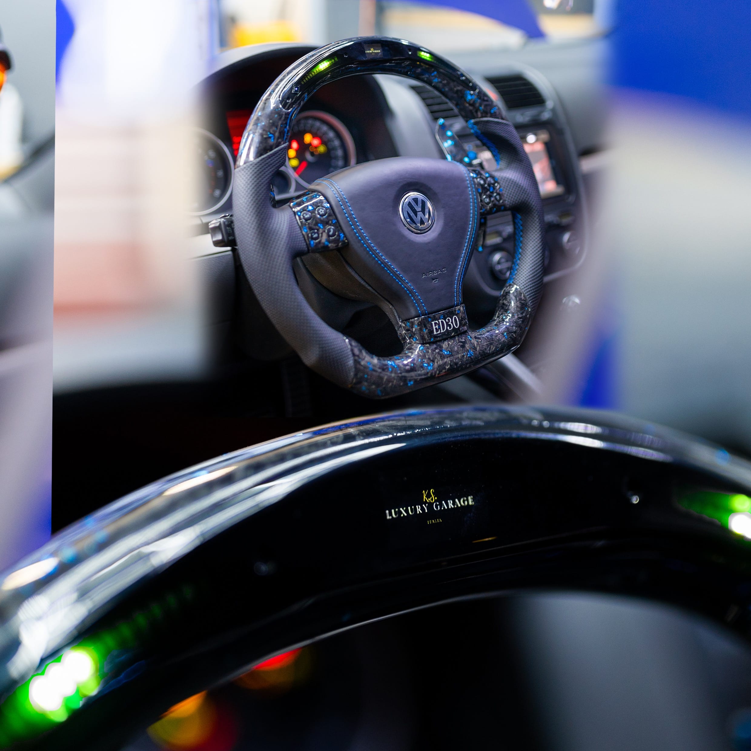 VOLANTE PERSONALIZZATO REALIZZATO SU MISURA + INSTALLAZIONE AMBIENT LIGHTING - Immagine 3