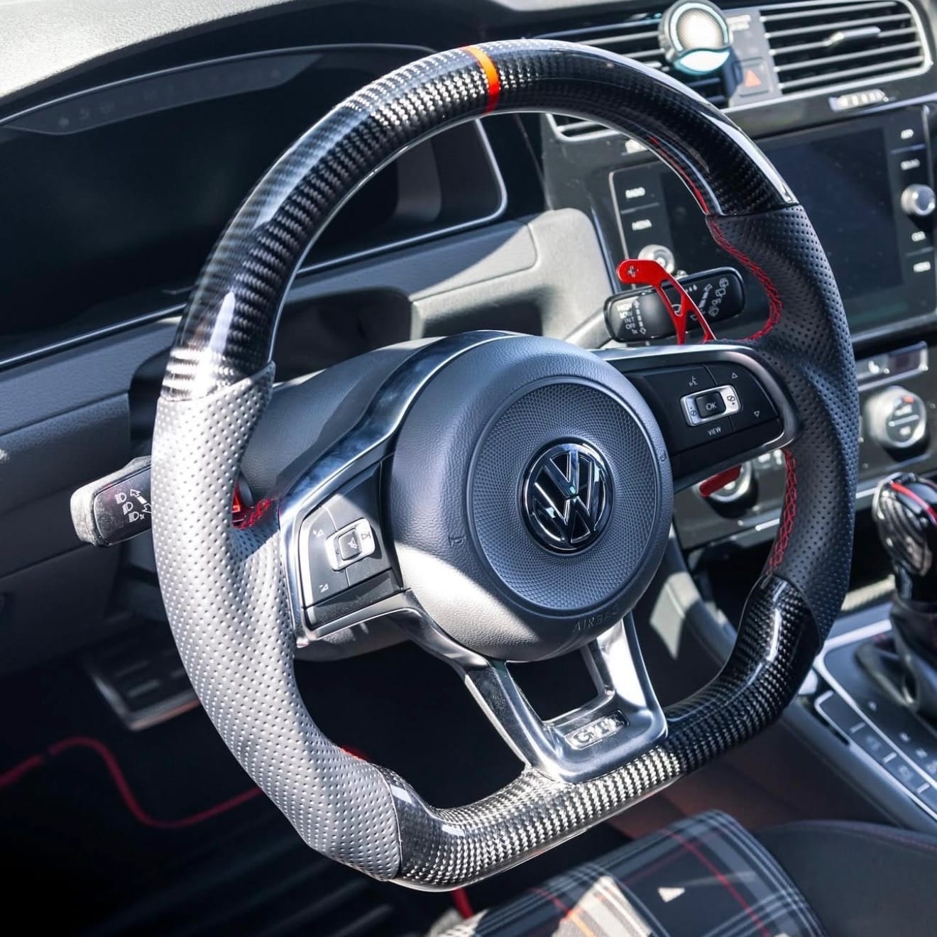 VOLANTE PERSONALIZZATO REALIZZATO SU MISURA - Immagine 1