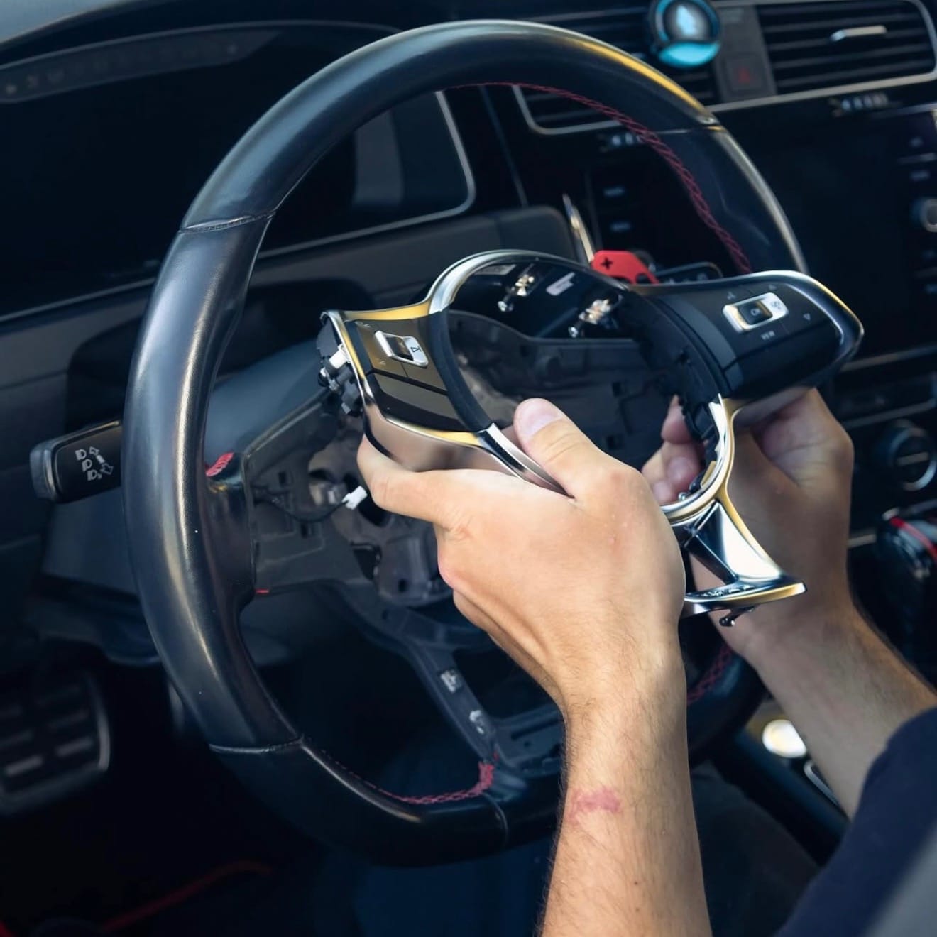VOLANTE PERSONALIZZATO REALIZZATO SU MISURA - Immagine 4