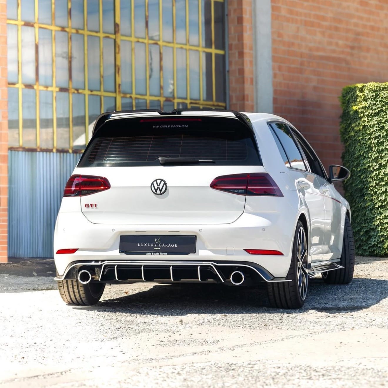 VOLANTE PERSONALIZZATO REALIZZATO SU MISURA