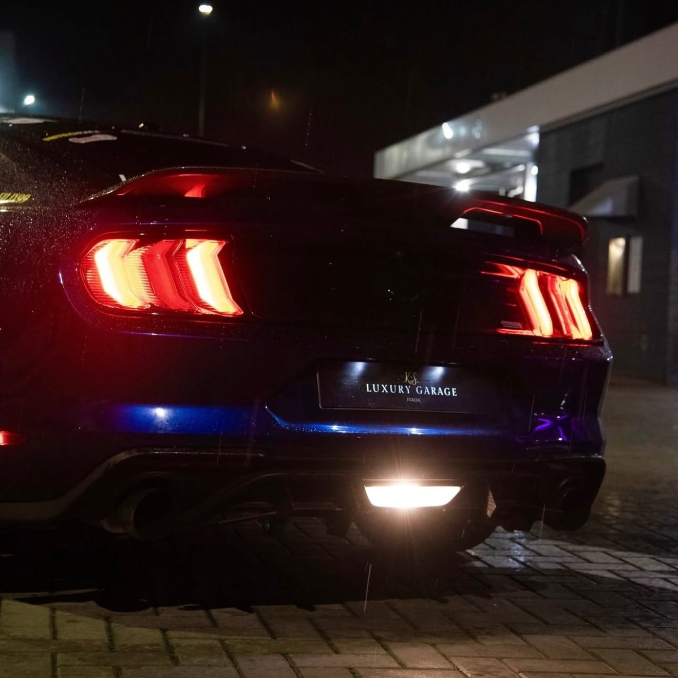 VOLANTE PERSONALIZZATO REALIZZATO SU MISURA + DETAILING VANO MOTORE